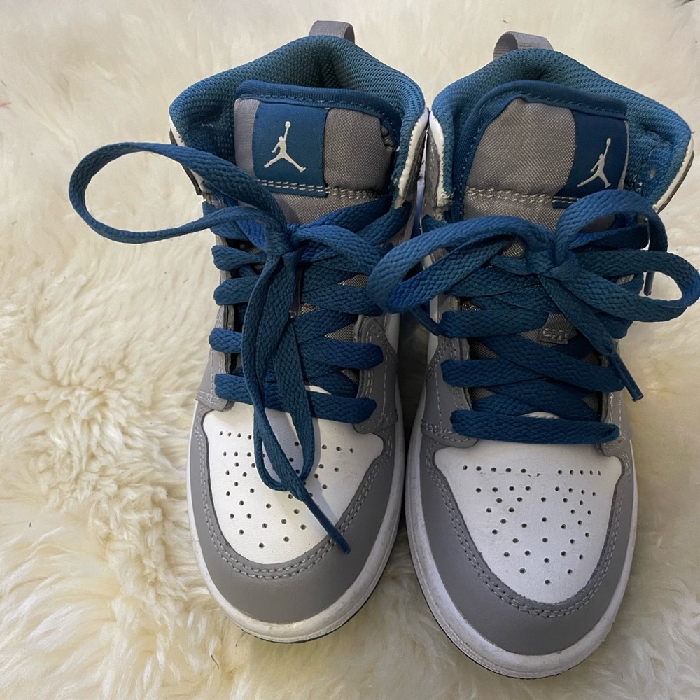Boys Jordan’s 1 Mid